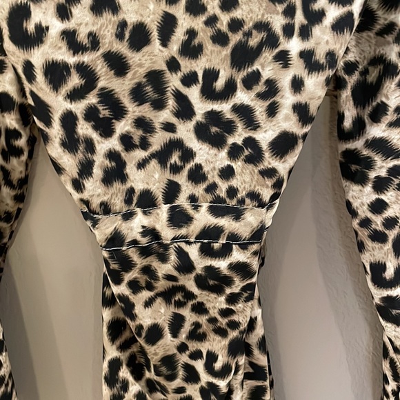 Leopard Print Robe - Picture 6 of 7